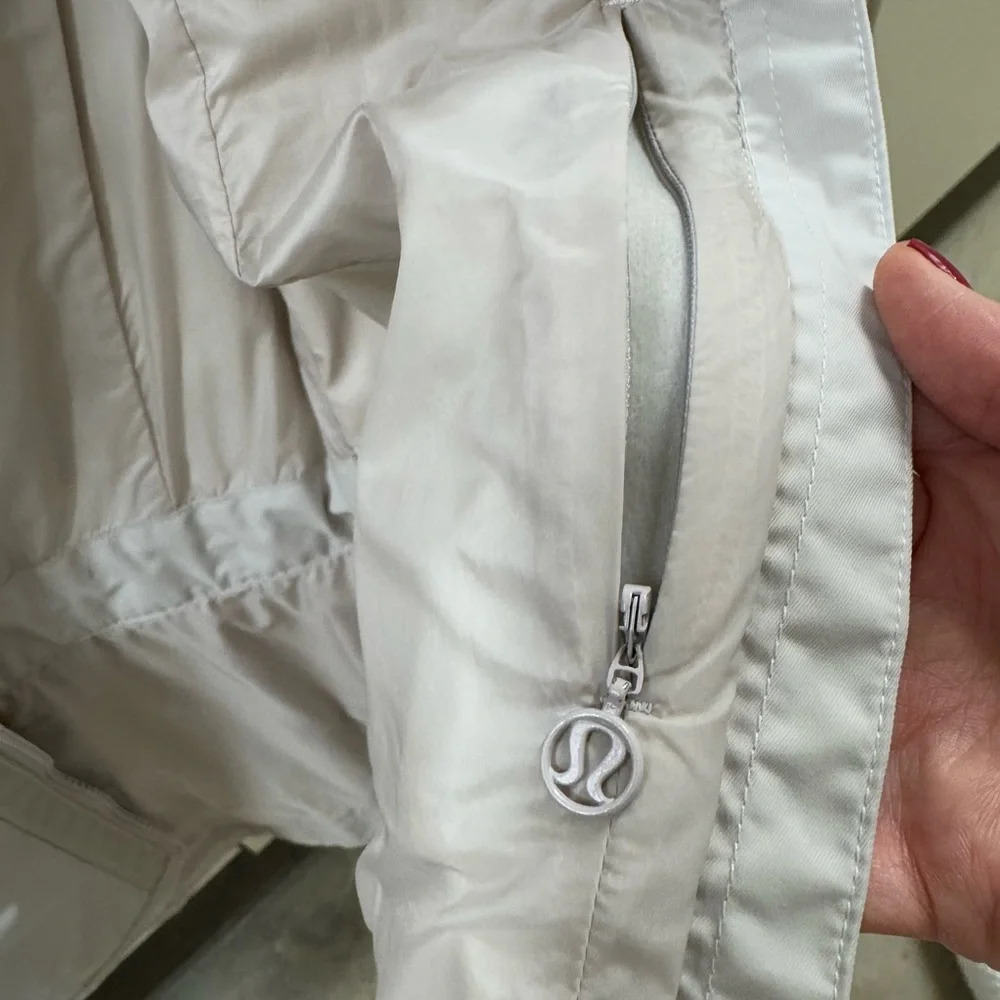 Lululemon Peplum Rainjacket size 2 w/ hood - Picture 5 of 9